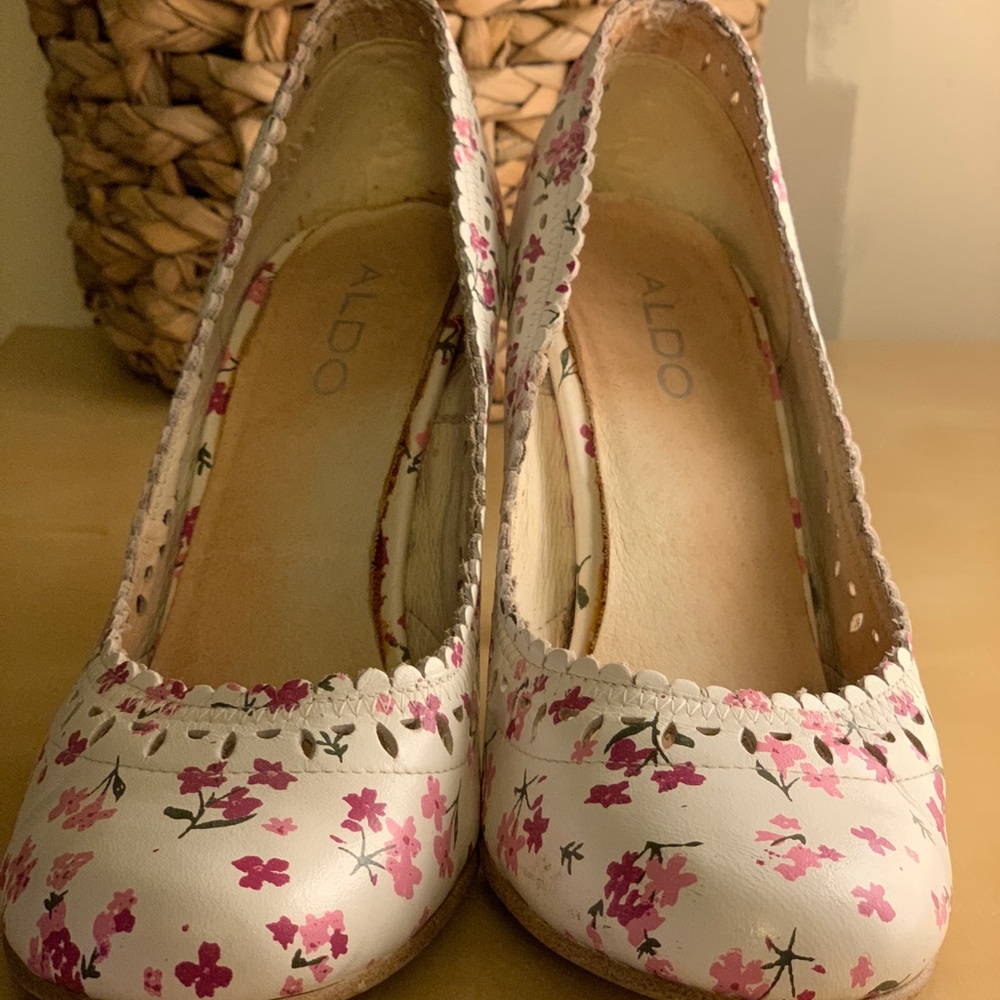ALDO white floral leather heels sz 37
